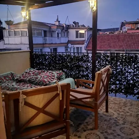 Penzion Central 5 Min Beach Apartment With Bathtub Varna