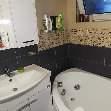 Central 5 Min Beach Apartment With Bathtub Varna