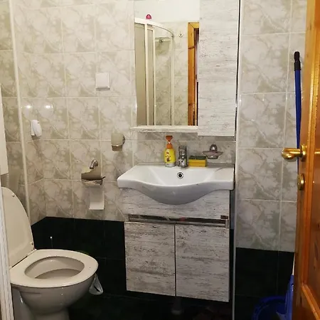 Central 5 Min Beach Apartment With Bathtub Varna