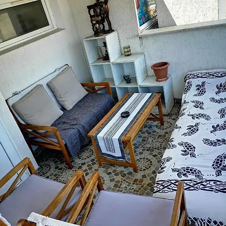 Central 5 Min Beach Apartment With Bathtub Penzion *
