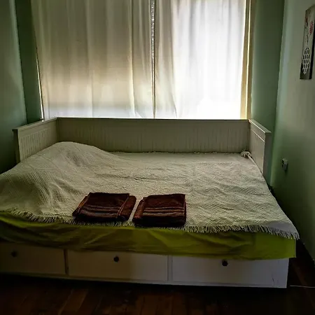 Penzion Central 5 Min Beach Apartment With Bathtub