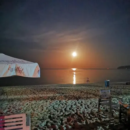 Central 5 Min Beach Apartment With Bathtub Varna