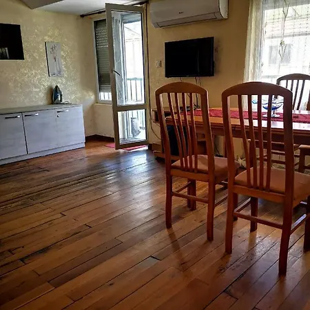 Central 5 Min Beach Apartment With Bathtub * Varna