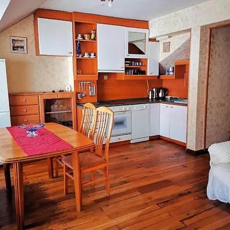 Central 5 Min Beach Apartment With Bathtub *