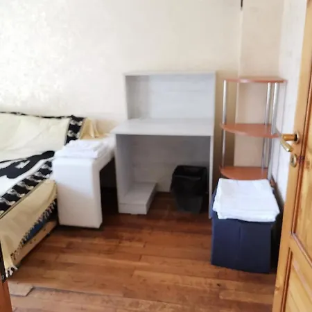 Penzion Central 5 Min Beach Apartment With Bathtub Varna
