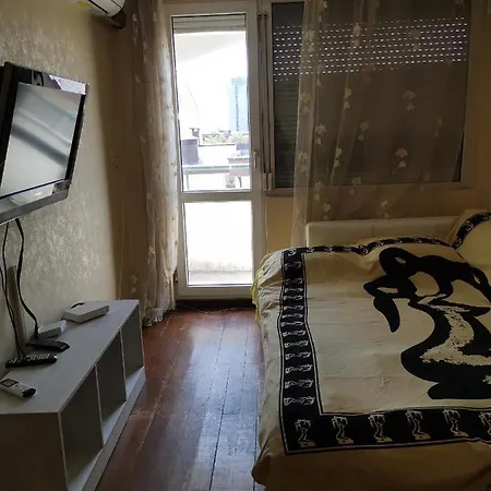 Central 5 Min Beach Apartment With Bathtub