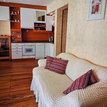 Central 5 Min Beach Apartment With Bathtub Penzion Varna