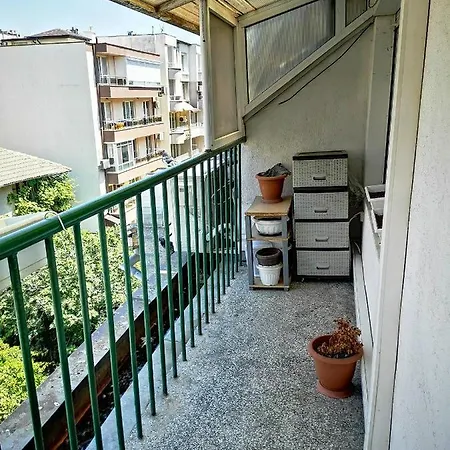 Central 5 Min Beach Apartment With Bathtub